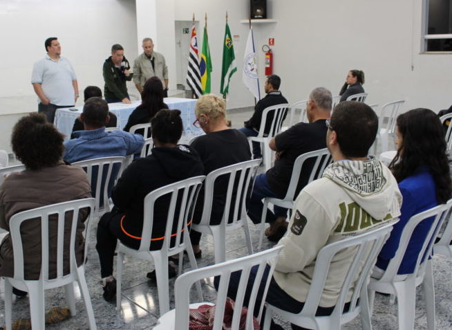 Em assembleia extraordinária, servidores aprovam dissídio