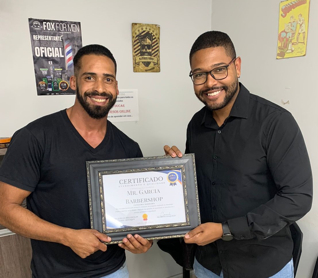 Barbearia do Sindicato dos Servidores recebe certificado