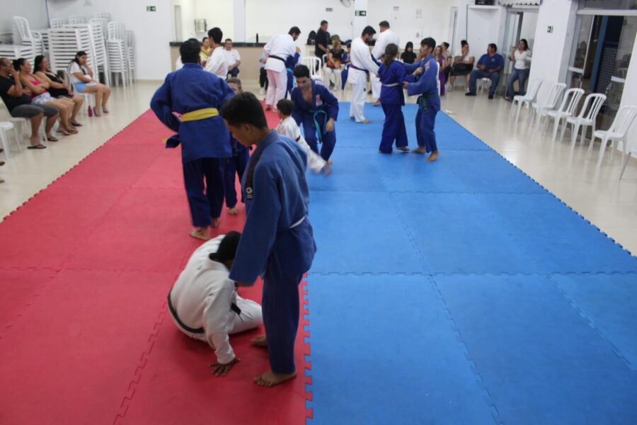 Judocas fazem super treino de encerramento do semestre